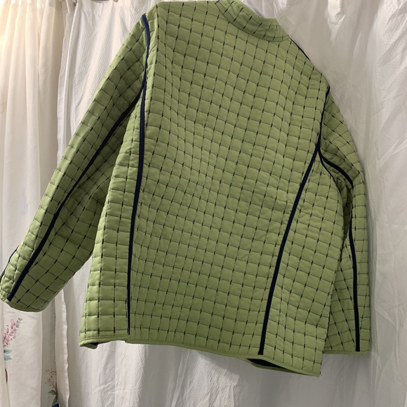 Reversible green or navy blue jacket to keep you warm. Size 2X - Picture 2 of 3